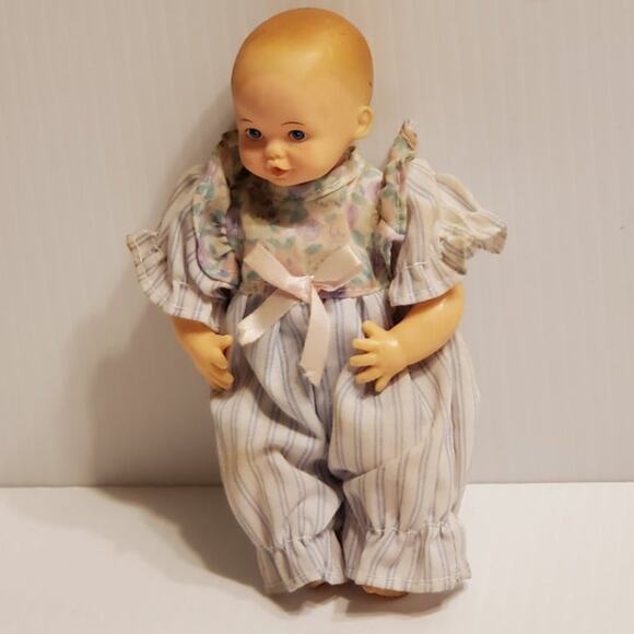 Vintage Horsman baby doll. 6" tall. Pre-owned, good shape - Picture 2 of 10